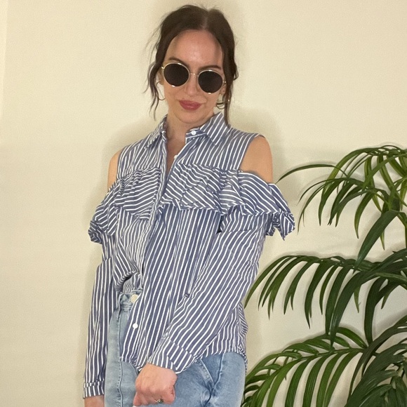 HARLOW & GRAHAM • Open Shoulder Button Down - Picture 3 of 7